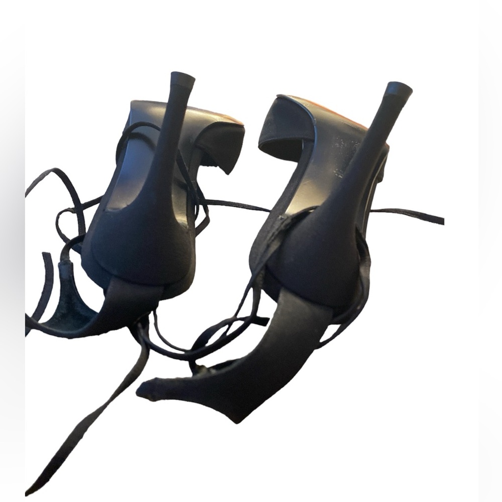 STUART WEITZMAN heels - Picture 3 of 7
